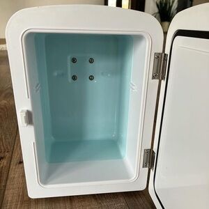 Mini fridge